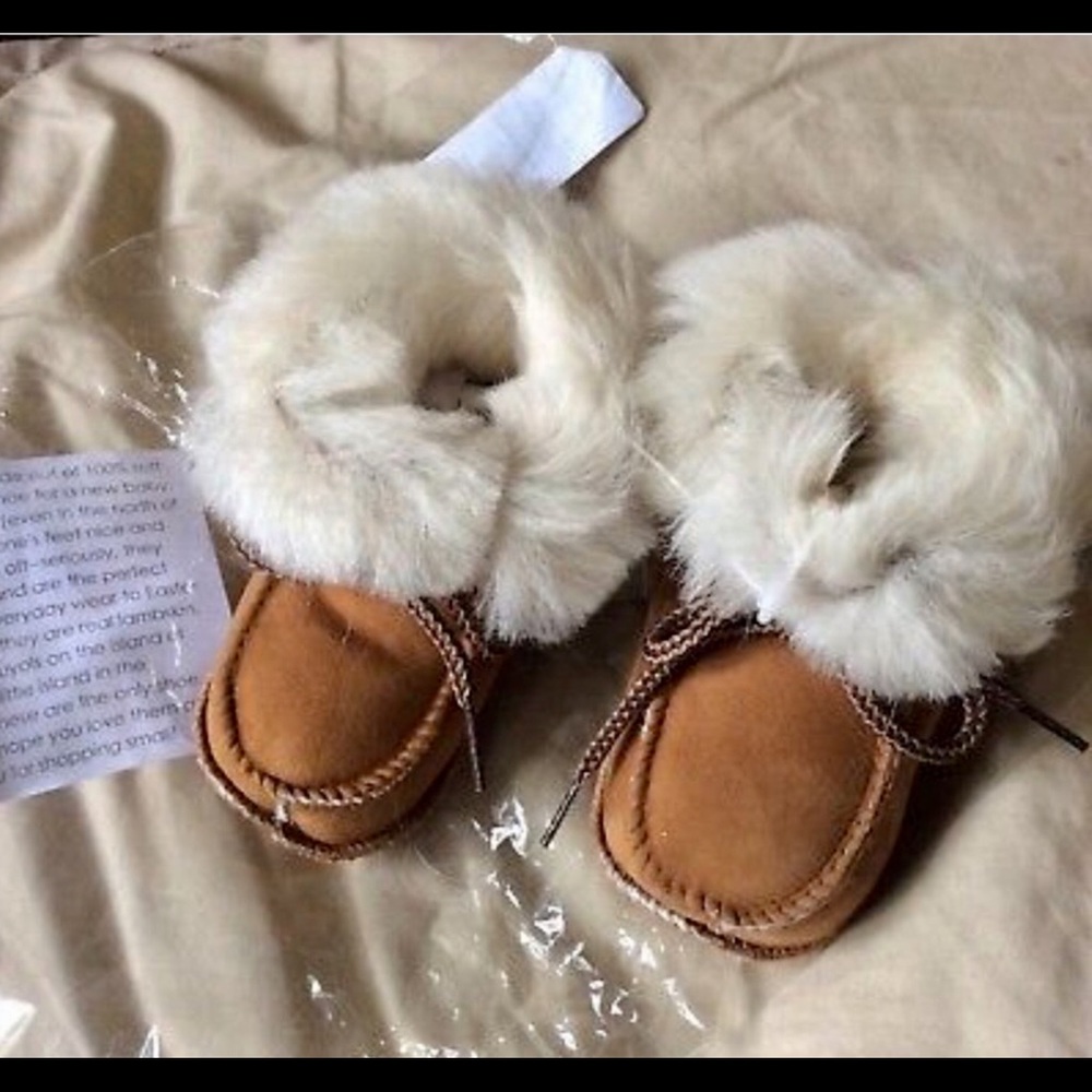 New brown lamb skin baby booties Mocs 3-6 months - Picture 1 of 7